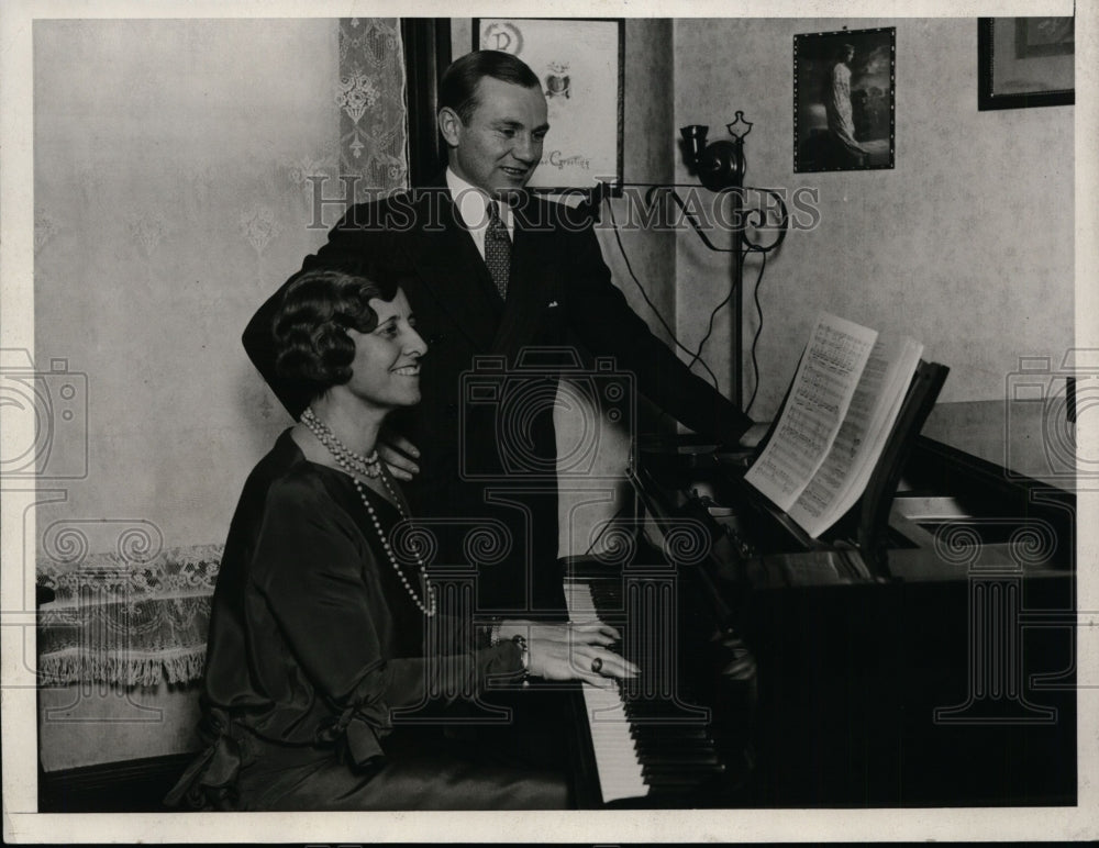 1930 Press Photo Jockey Earl Sande with Piano Teacher Estelle - nef31932 - Historic Images