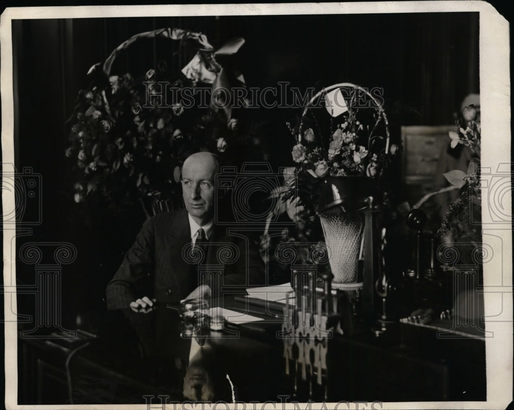 1927 Police Commisioner Joseph Warren @ New York Police Headquarters - Historic Images