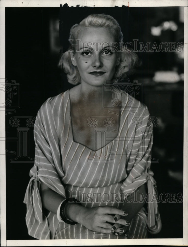 1934 Scientist Piccard&#39;s 2nd Cousin, Claire Piccard, Becomes Model - Historic Images