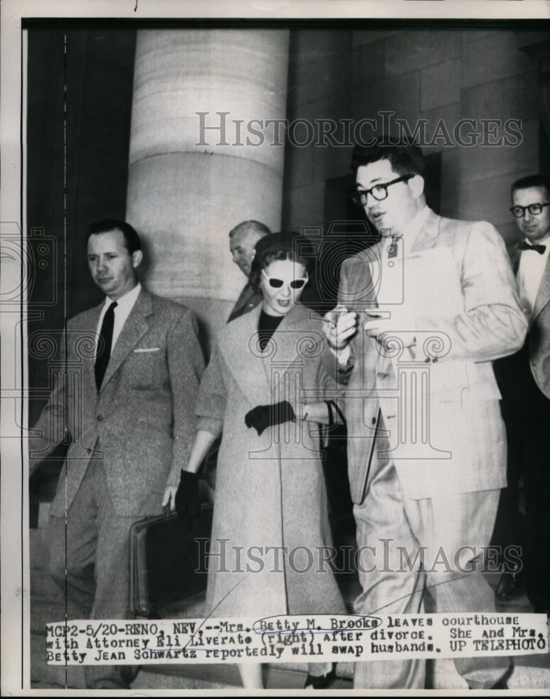 1957 Press Photo Betty Brooks Leave Reno Courthouse with Attorney after Divorce - Historic Images
