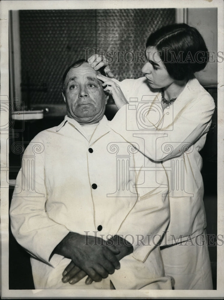 1931 Dr. Dorothy Walker treating Linus Larson  - Historic Images