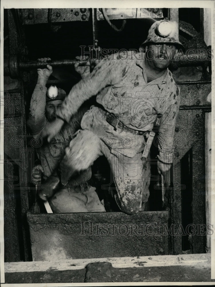 1931 Press Photo Joe Strasker Tunnel Worker & Member of Rescue Crew - nef32764-Historic Images