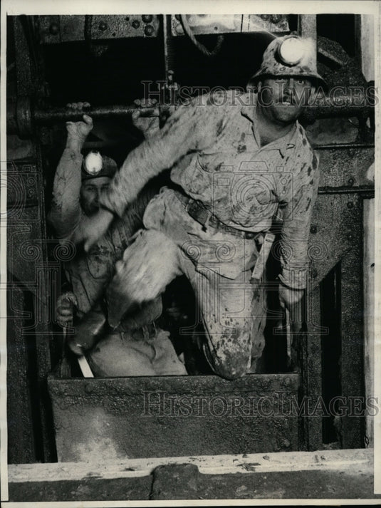 1931 Press Photo Joe Strasker Tunnel Worker & Member of Rescue Crew - nef32764-Historic Images