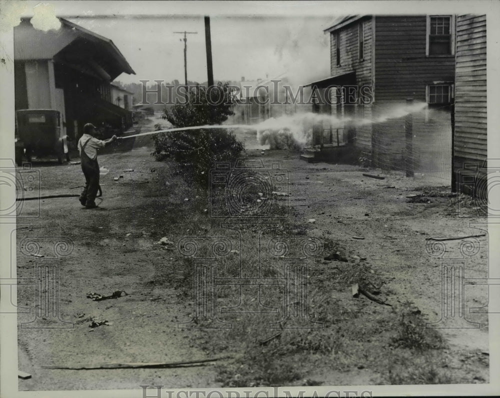 1934 Press Photo Fire host after Seabrook Farm Strikers fight against Police-Historic Images