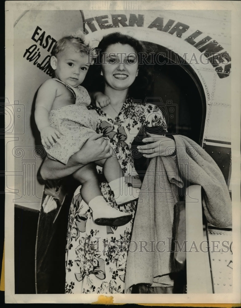 1945 Mrs. J.W. Billingsley &amp; Son Jerry Welter at Nashville Airport - Historic Images