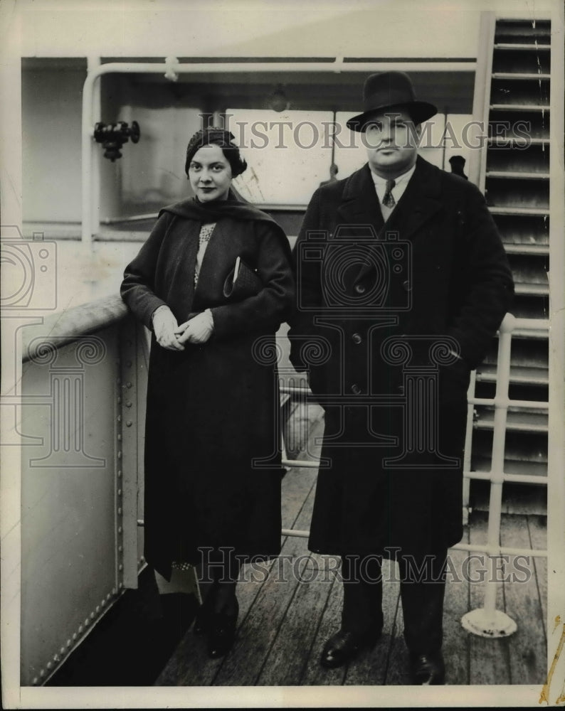 1932 Press Photo C. Egerton Warburton &amp; Wife Arriving in New York - nef33524-Historic Images