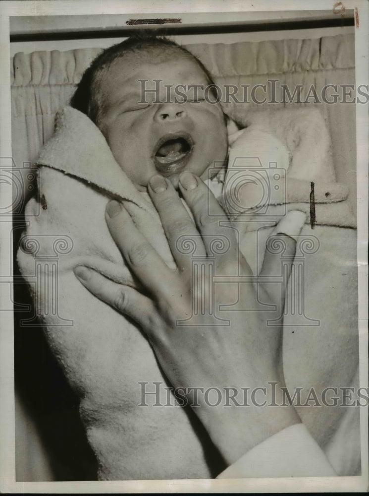 1945 Press Photo Paul David Schaeffer Born in Youngstown, Ohio with Two Teeth - Historic Images