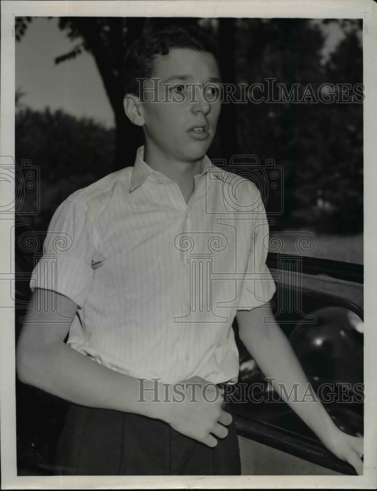 1939 Press Photo Youth Tests Gun's Safety on Friend; Kills Him - nef33651 - Historic Images