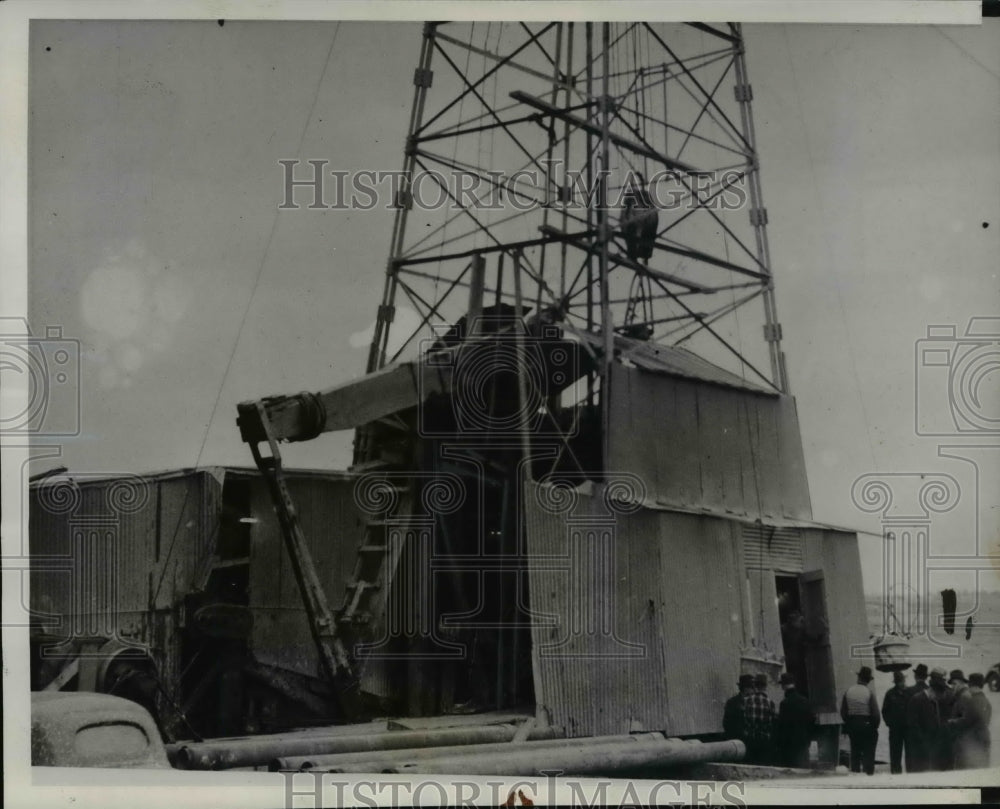 1939 First well to produce oil in Forest City Basin Nebraska - Historic Images