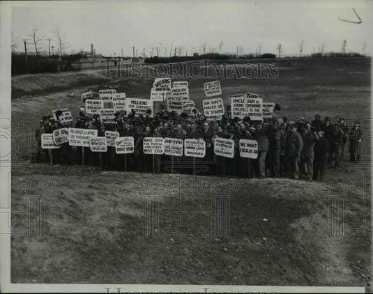 1934 Press Photo Post Office Employees protest against Layoffs and reduced - Historic Images