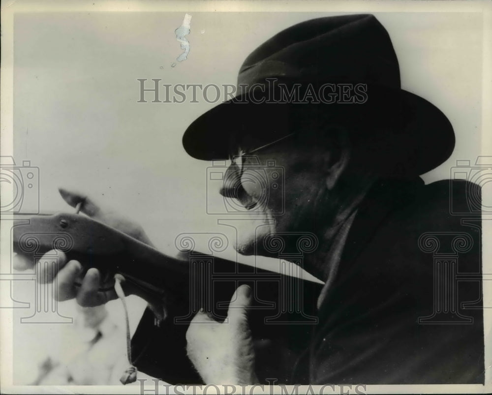 1941 Verlyn Gibson a sharpshooter of the Great Smokey Mountaineers - Historic Images