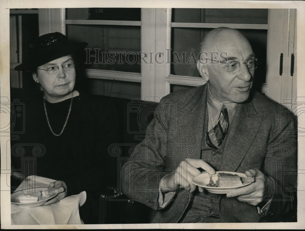 1939 Press Photo NYC Author Dr. Victor Heiser Meeting With Philosophical Society-Historic Images