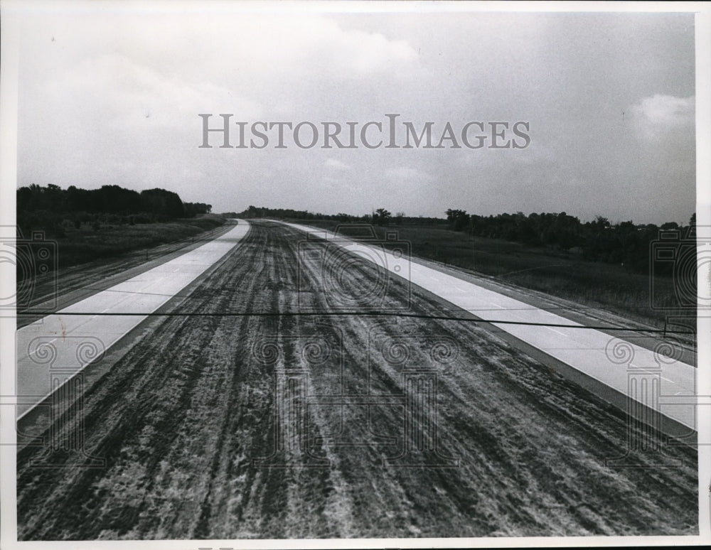 1965 Press Photo Look South on New Section of Rt 71 in Strongsville - nef36014 - Historic Images