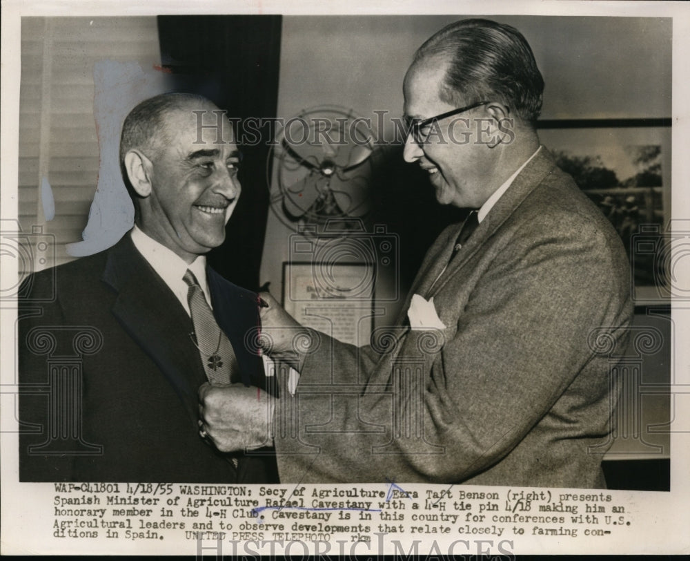 1955 Press Photo Rafael Cavestany Receives 4-H Pin from Ezra Taft Benson - Historic Images