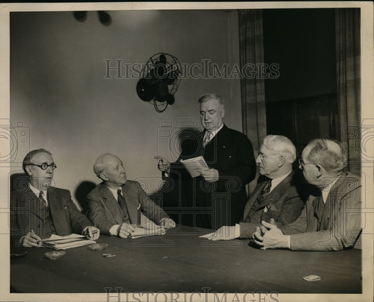 1943 Press Photo Representative of Five Railroad Brotherhoods met in Chicago- Historic Images