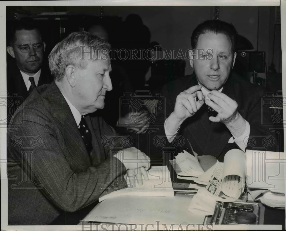 1940 Press Photo Sen Morris Sheppard Conversing with Lester Barlow on Explosives - Historic Images