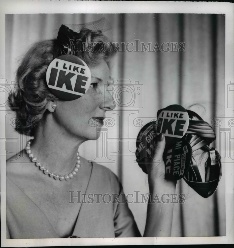 1956 Press Photo Adrian Alcan Models Dwight Eisenhower Support Pins - nef37784-Historic Images