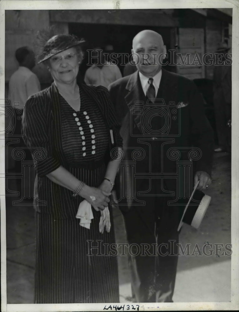 1938 Press Photo Gov. and Mrs. Frank B. Merriam After Casting Ballots in Primary - Historic Images