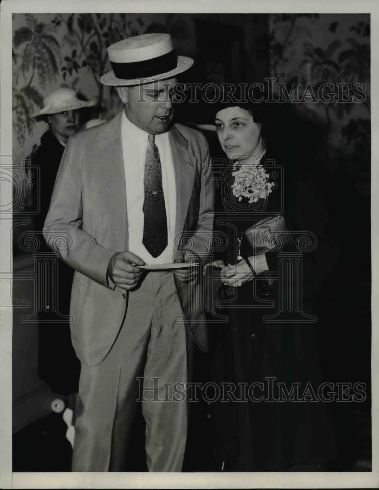 1936 Miss Cleta Smith, Barak T. Mattingly talk over her candidacy - Historic Images