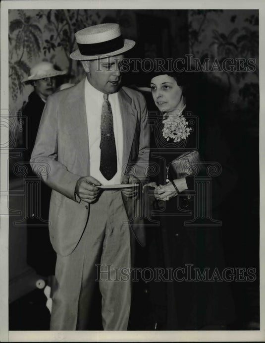 1936 Miss Cleta Smith, Barak T. Mattingly talk over her candidacy - Historic Images