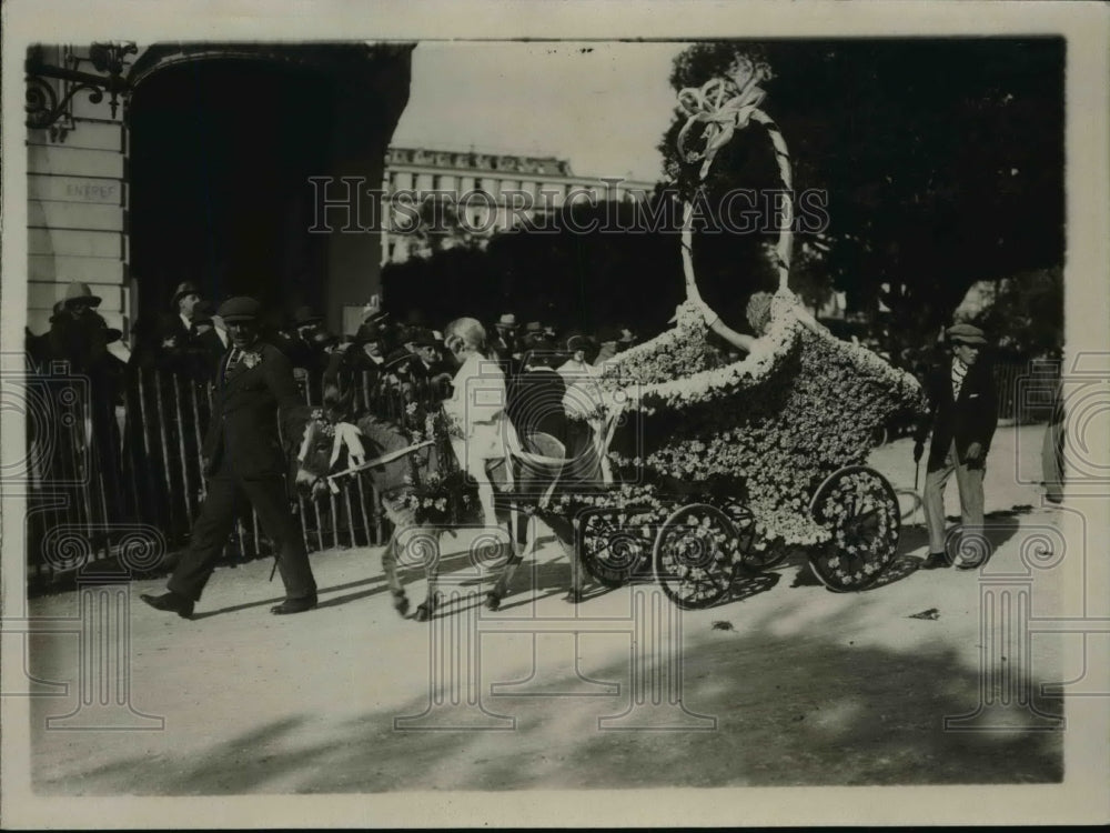 1923 Press Photo Horse Drawn Cart covered in flowers in Nice, France - nef39917-Historic Images