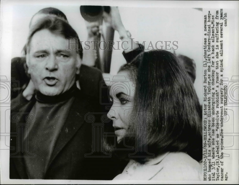 1969 Press Photo Richard Burton, Elizabeth Taylor Leaving Cedars-Sinai Hospital - Historic Images