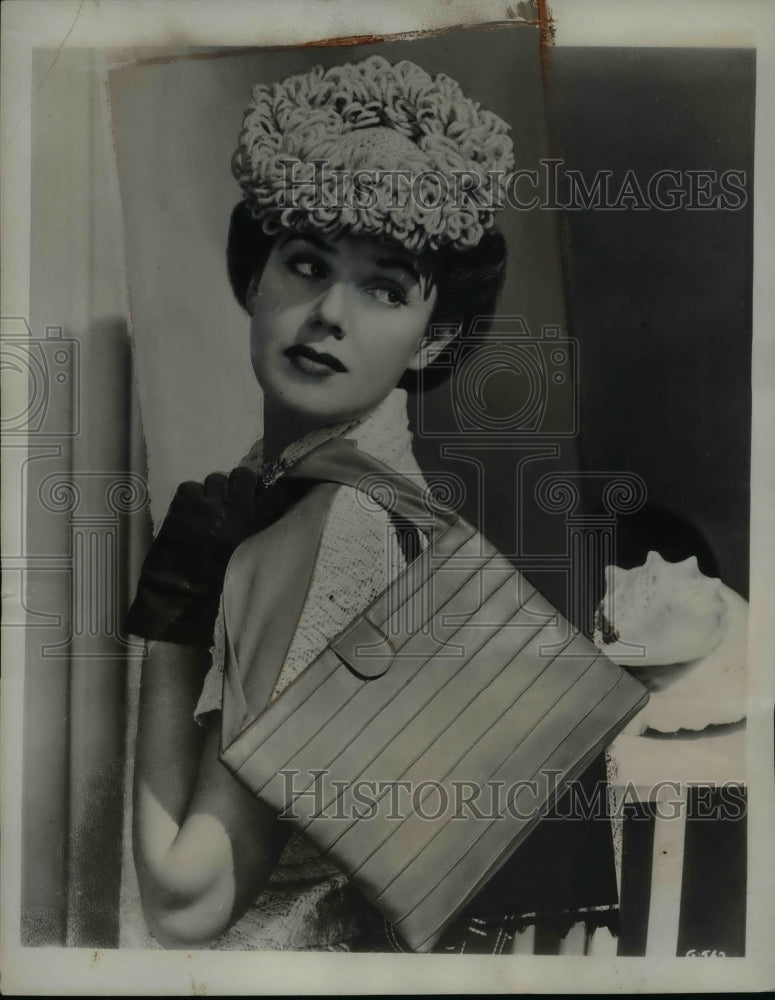 1939 Capeskin Handbag Designed by Bienen - Historic Images