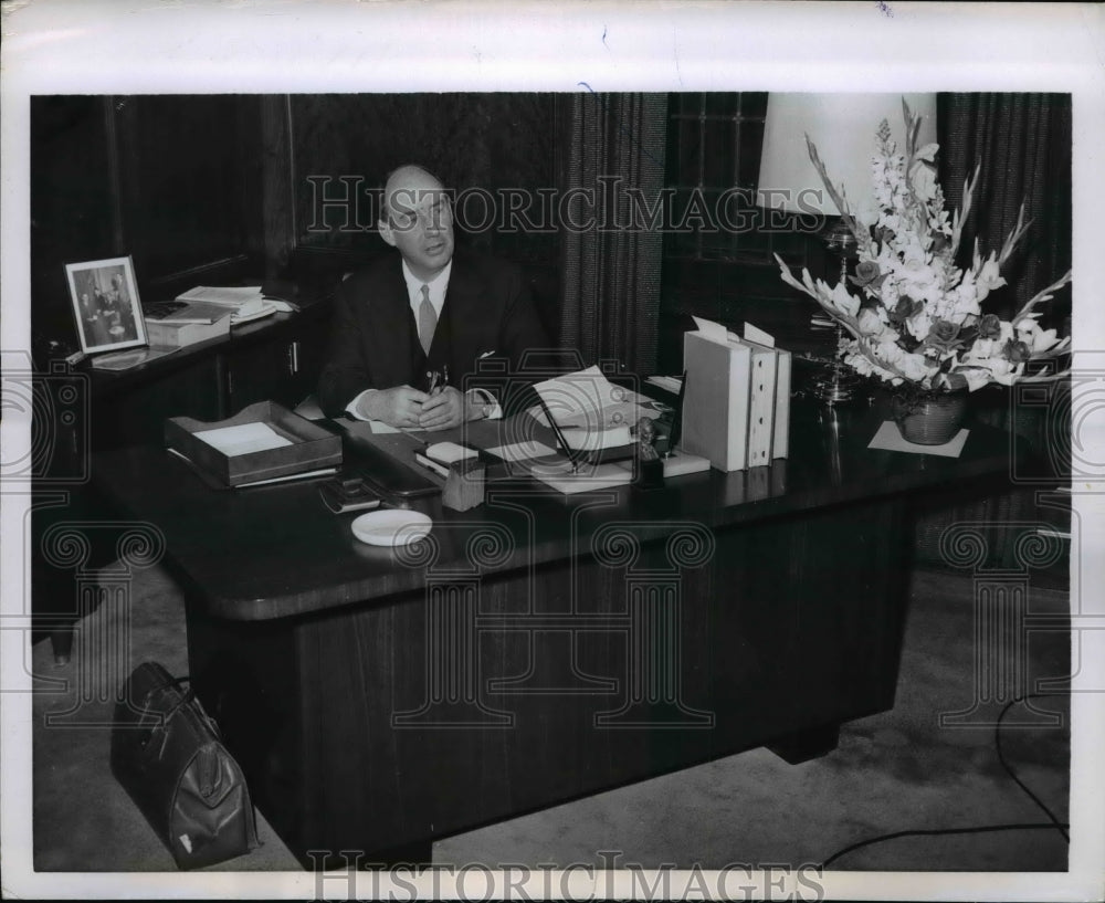 1955 Press Photo Adlai Stevenson in His Office, Chicago - nef41797-Historic Images