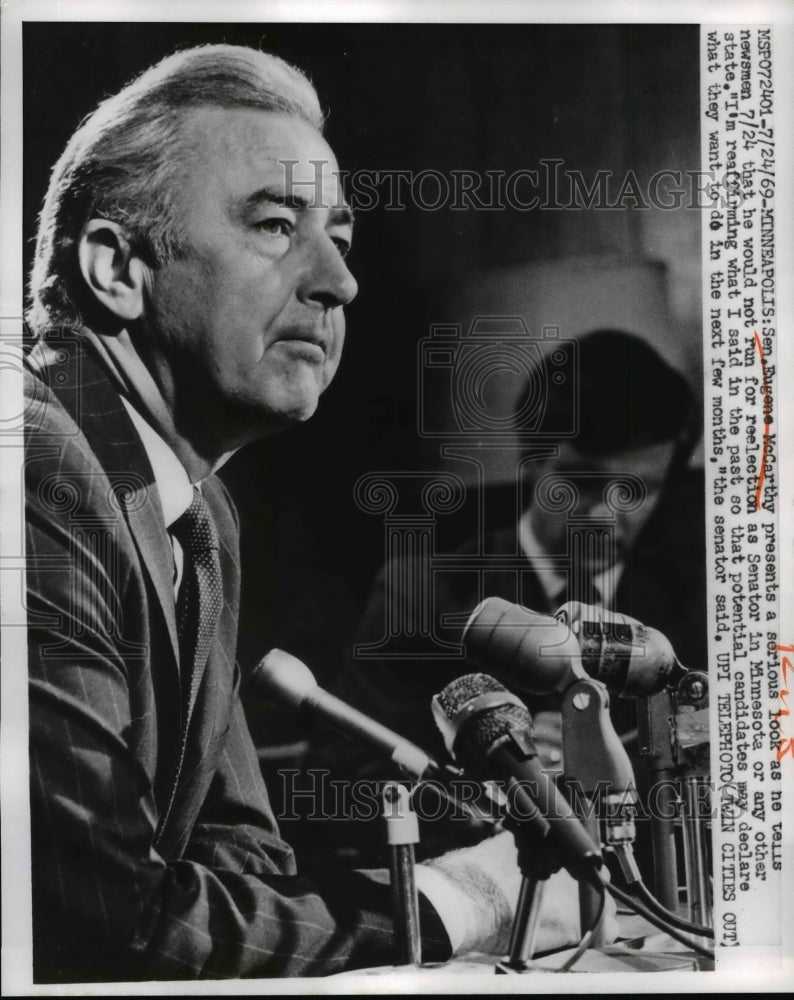 1969 Press Photo Sen McCarthy Tells Newsmen He Would Not Run for Re-Election - Historic Images