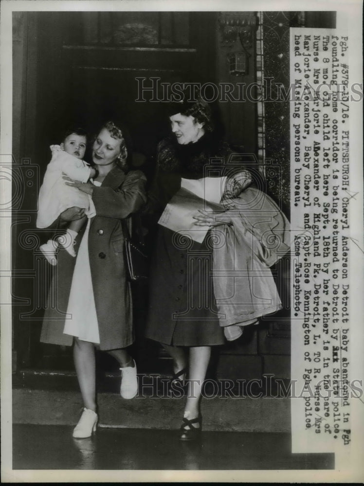 1947 Press Photo Cheryl Anderson Detroit Baby Abandoned Being Returned by Police-Historic Images