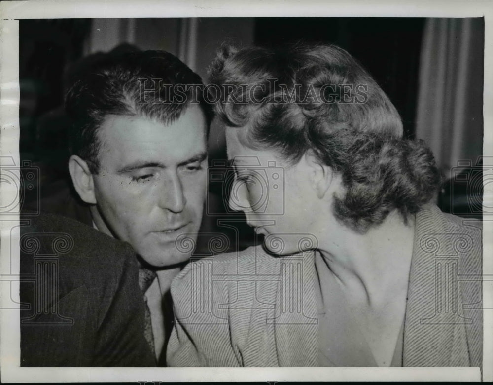 1946 Don Wallis Talks to Wife Gwendolyn at Coroner's Inquest - Historic Images