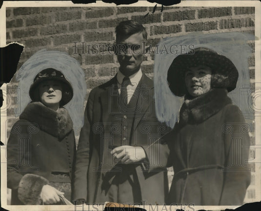 1921 Principal Women Acquitted for Having a Horse Whipped and Tied - Historic Images