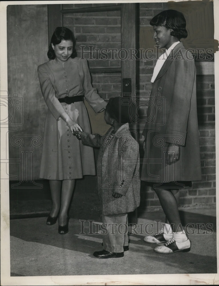 1946 Neissa Brown Strong &amp; Student of Karamu house Nursey School - Historic Images