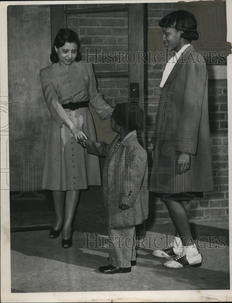 1946 Neissa Brown Strong & Student of Karamu house Nursey School - Historic Images