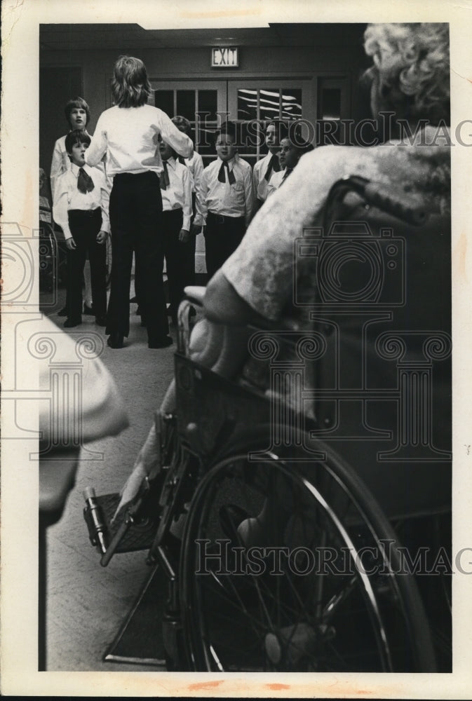 1973 Press Photo Singing Angels at Belmore Manor, East Cleveland, Ohio - Historic Images