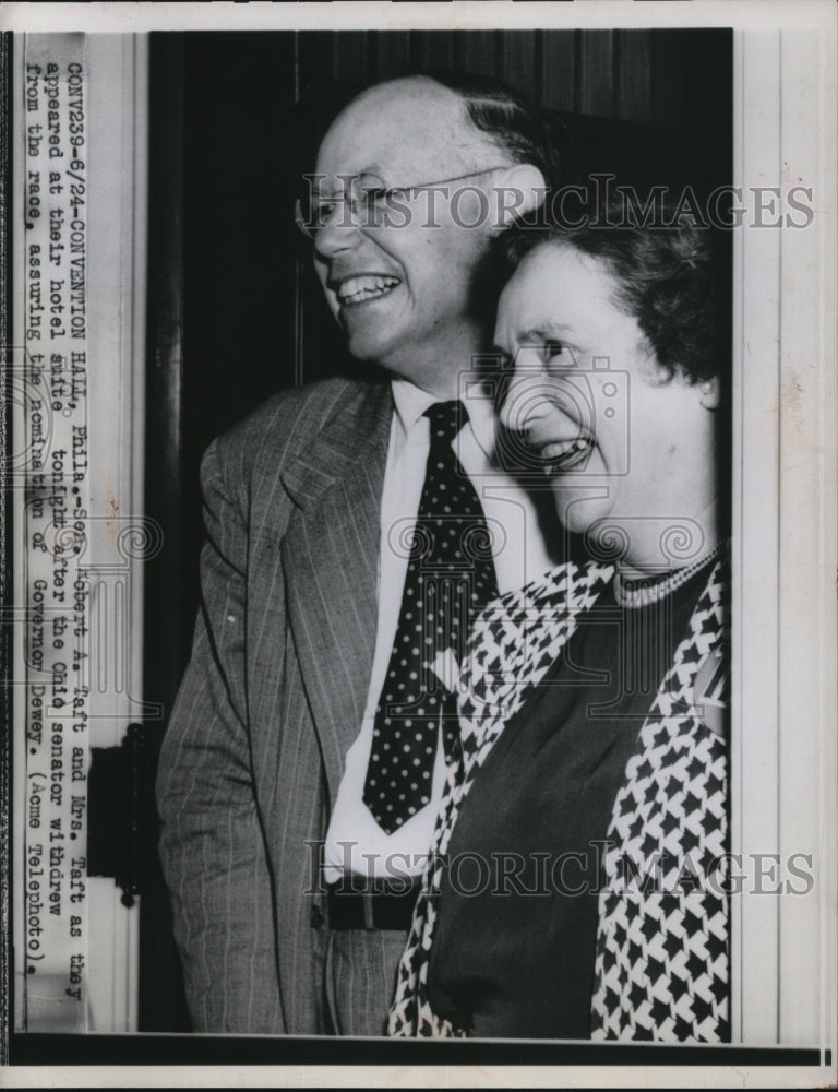 1948 Press Photo Sen. Robert Taft and wife entered their hotel suit - nef44051 - Historic Images