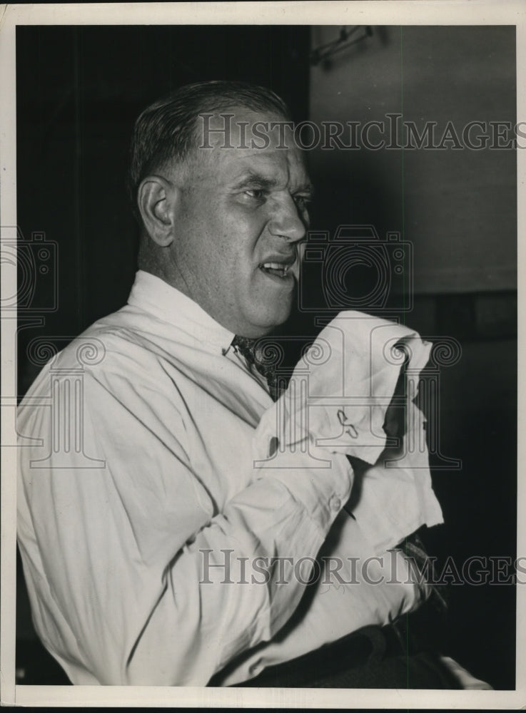 1937 Press Photo Man Sneezing Has Hay Fever - nef44156 - Historic Images