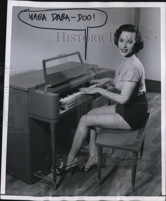 1955 Press Photo Marla Vernay Playing electric Organ at Minshall Organ Institute - Historic Images