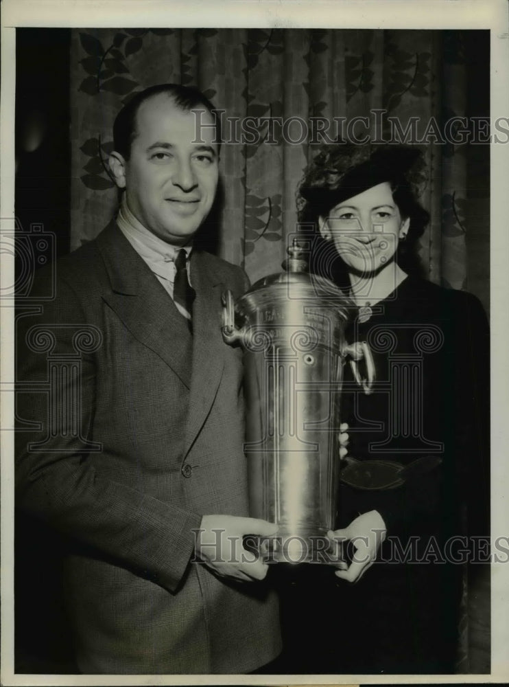 1938 Fred D. Kaplan, Ilma Rush w National Bridge Tournament Trophy - Historic Images