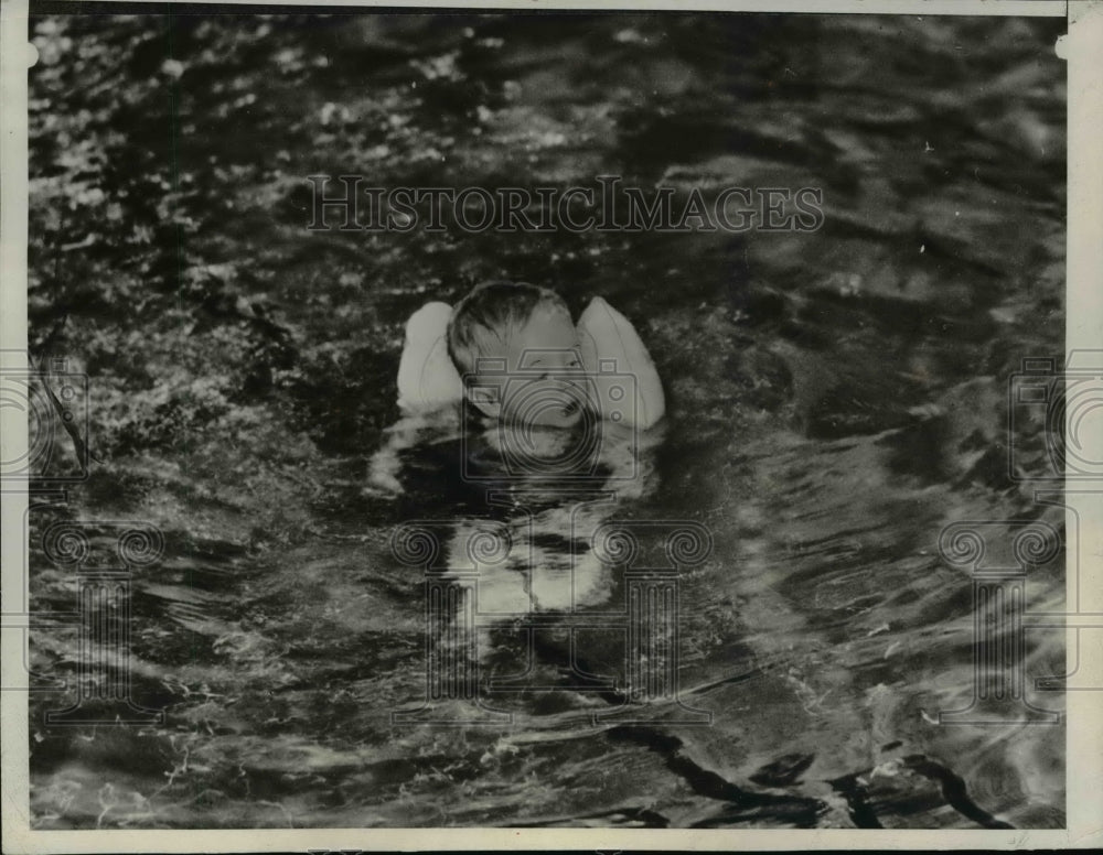1932 Sertel Lenrad Learned to Swim at the Age of 9 - Historic Images