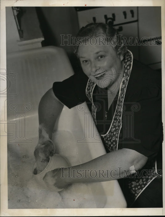 1939 Press Photo Mrs.Clara Schindler of Detroit - nef46161 - Historic Images