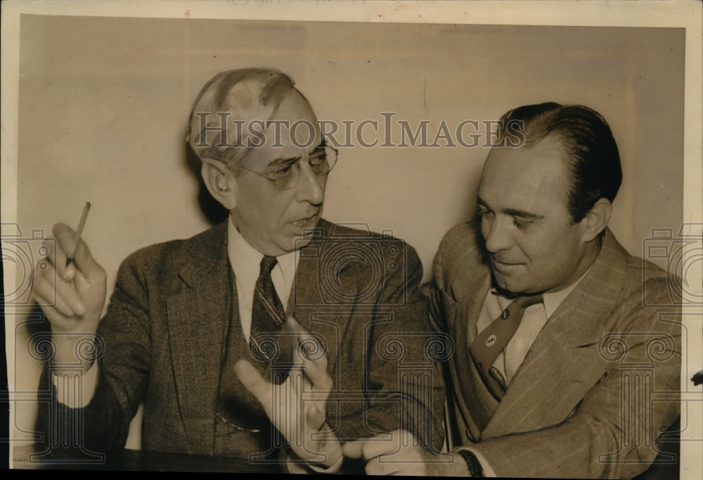 1939 Press Photo John L Conner & Emmett Durrett Conferring in Harlan Kentucky - Historic Images
