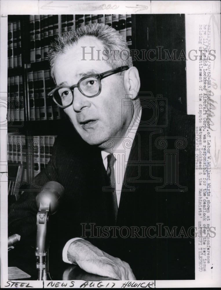 1962 Press Photo Secy.of Labor W.Willard Wirtz shown at News Conference - Historic Images