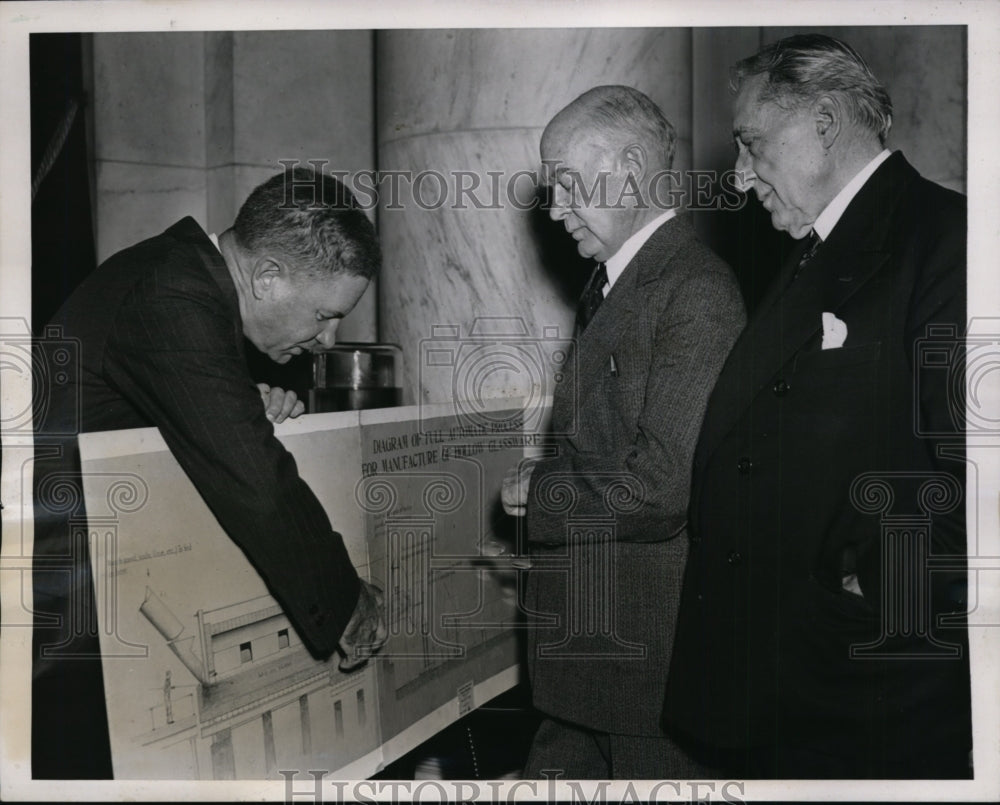 1938 Press Photo Karl E. Peiler Explaining Chart at Monopoly Committee Meeting-Historic Images