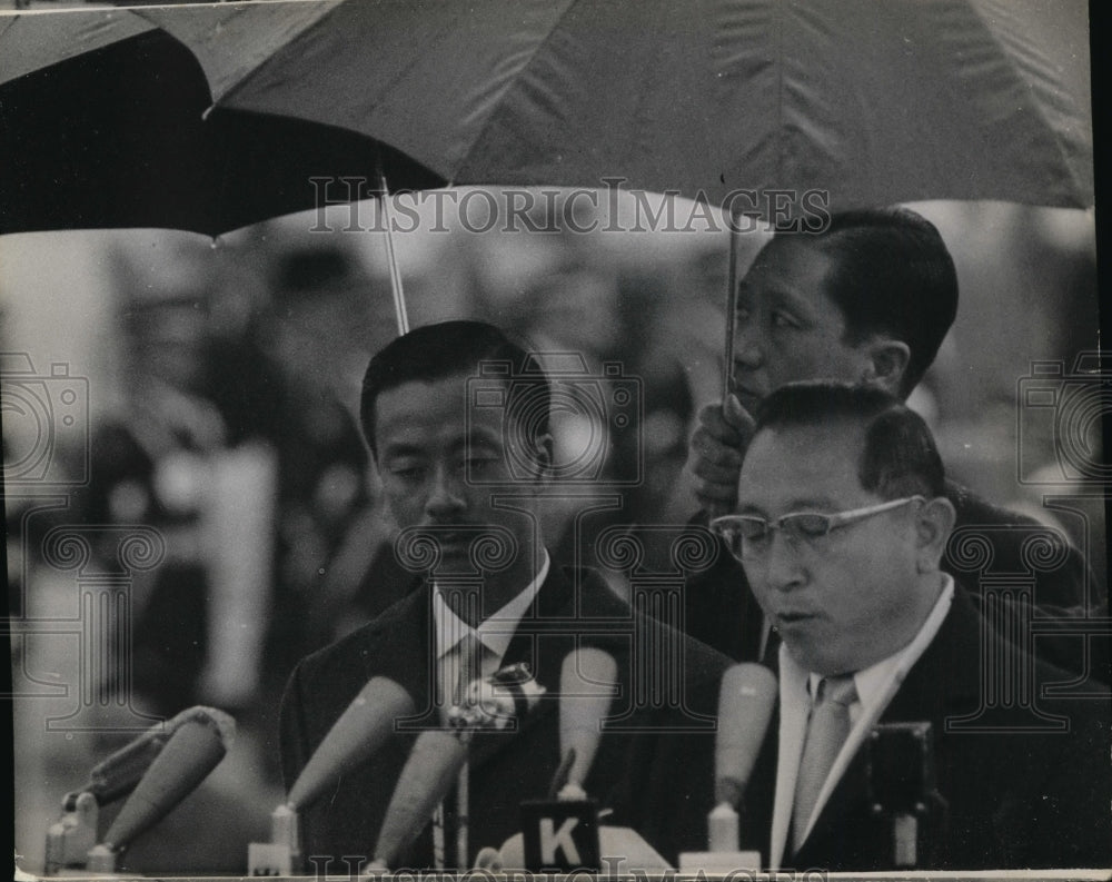 1965 Nguyen Cao Ky, Chong Il - Historic Images