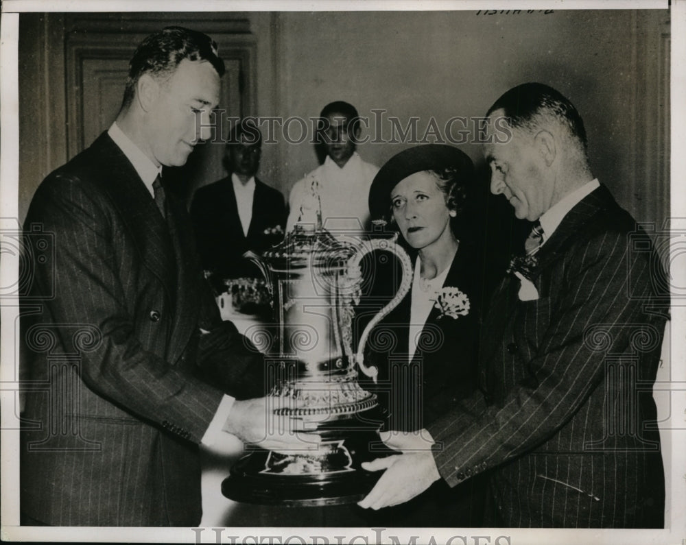 1937 Lord Louis Mountbatten Presenting Royal Motor Yacht Club Trophy - Historic Images