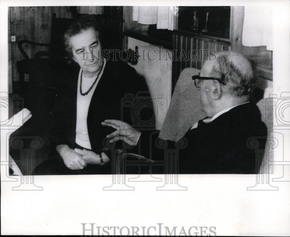 1969 Press Photo Golda Meir, Zalman Shazer Meeting in Tel Aviv, Israel - Historic Images