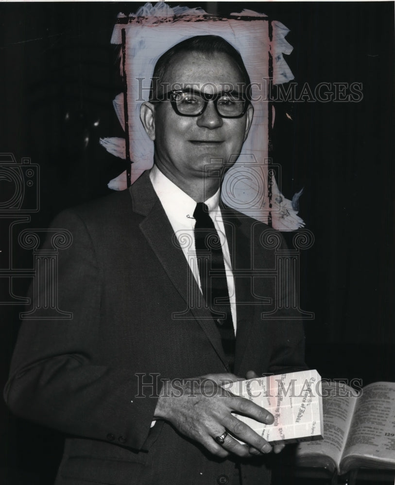 Press Photo Film Art Director Richard Riedel - nef49073 - Historic Images