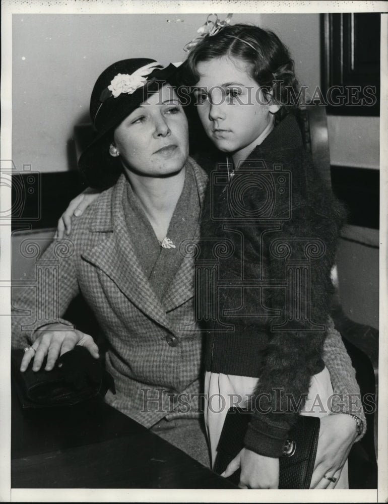 1935 Press Photo Mrs Ada Pritchard Appears in Court with Daughter Lovie Irene-Historic Images