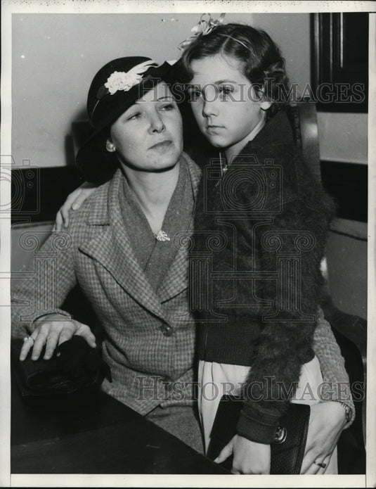 1935 Press Photo Mrs Ada Pritchard Appears in Court with Daughter Lovie Irene-Historic Images